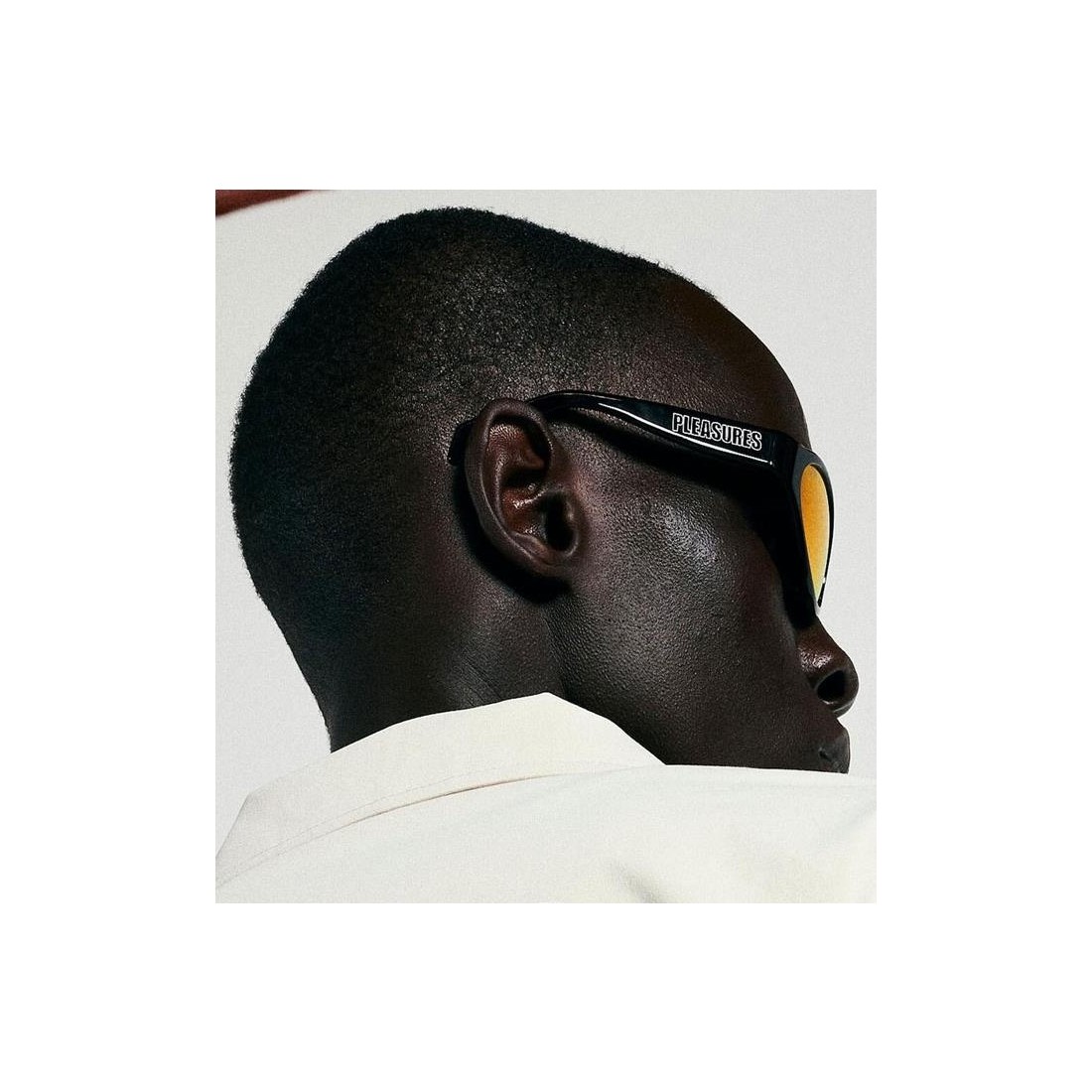 PLEASURES REFLEX SUNGLASSES NEGRO