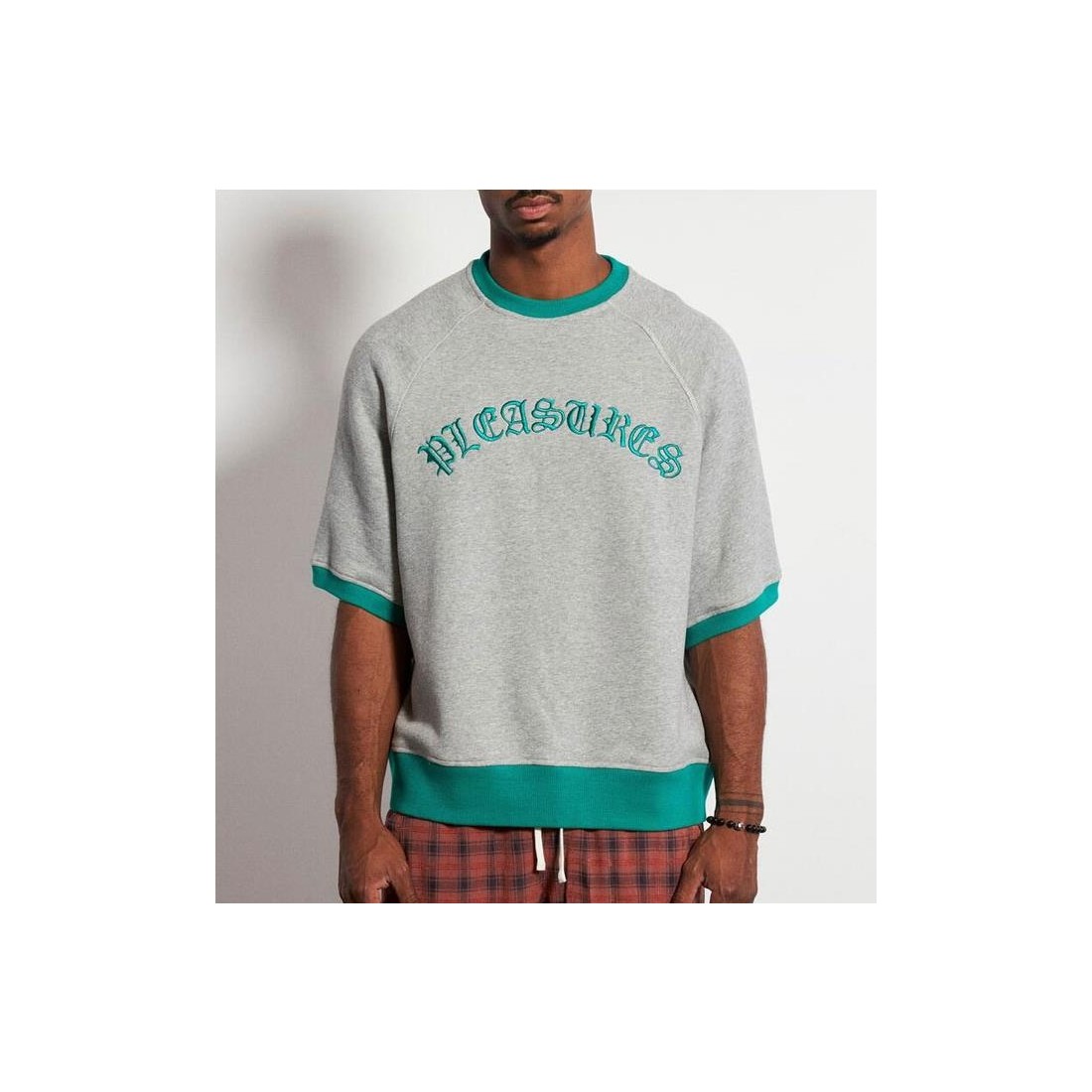 PLEASURES OLD E RINGER SS CREW GRIS