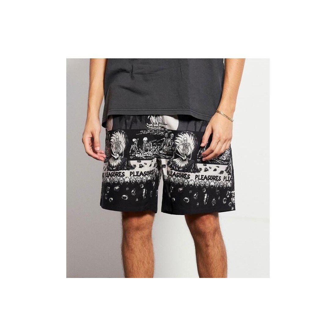 PLEASURES BEACH SHORT NEGRO