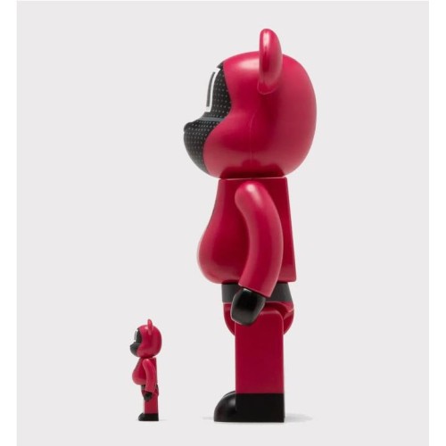 BEARBRICK SQUID GAME MANAGER ROJO