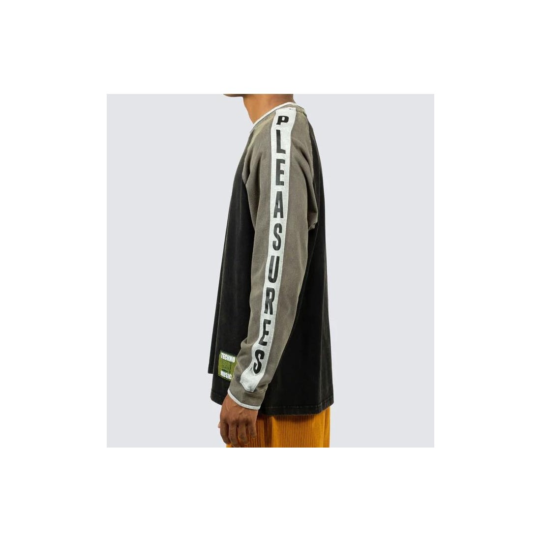 PLEASURES TECHNO RAGLAN LS NEGRO