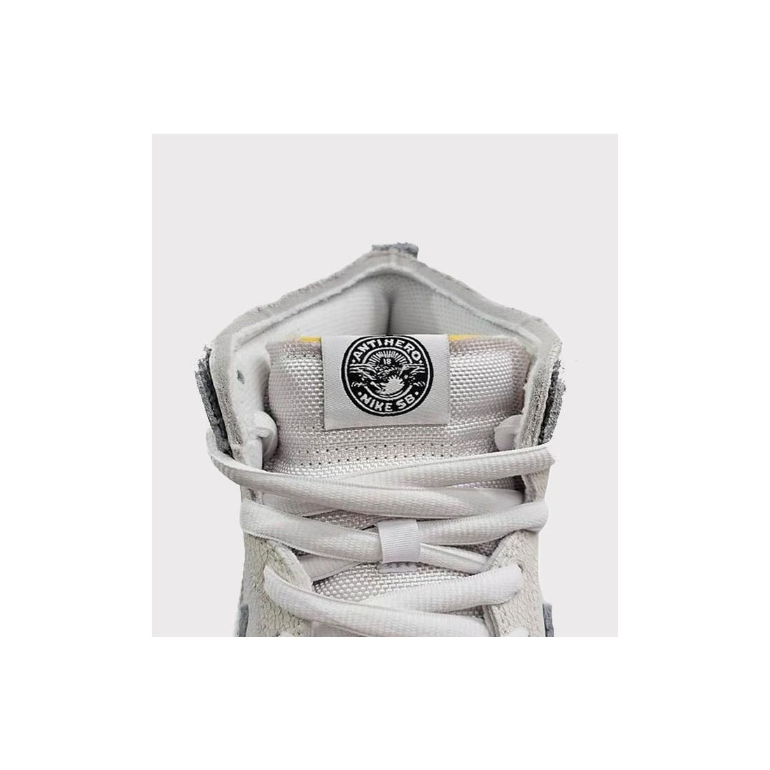 NIKE SB DUNK HIGH QS BLANCO