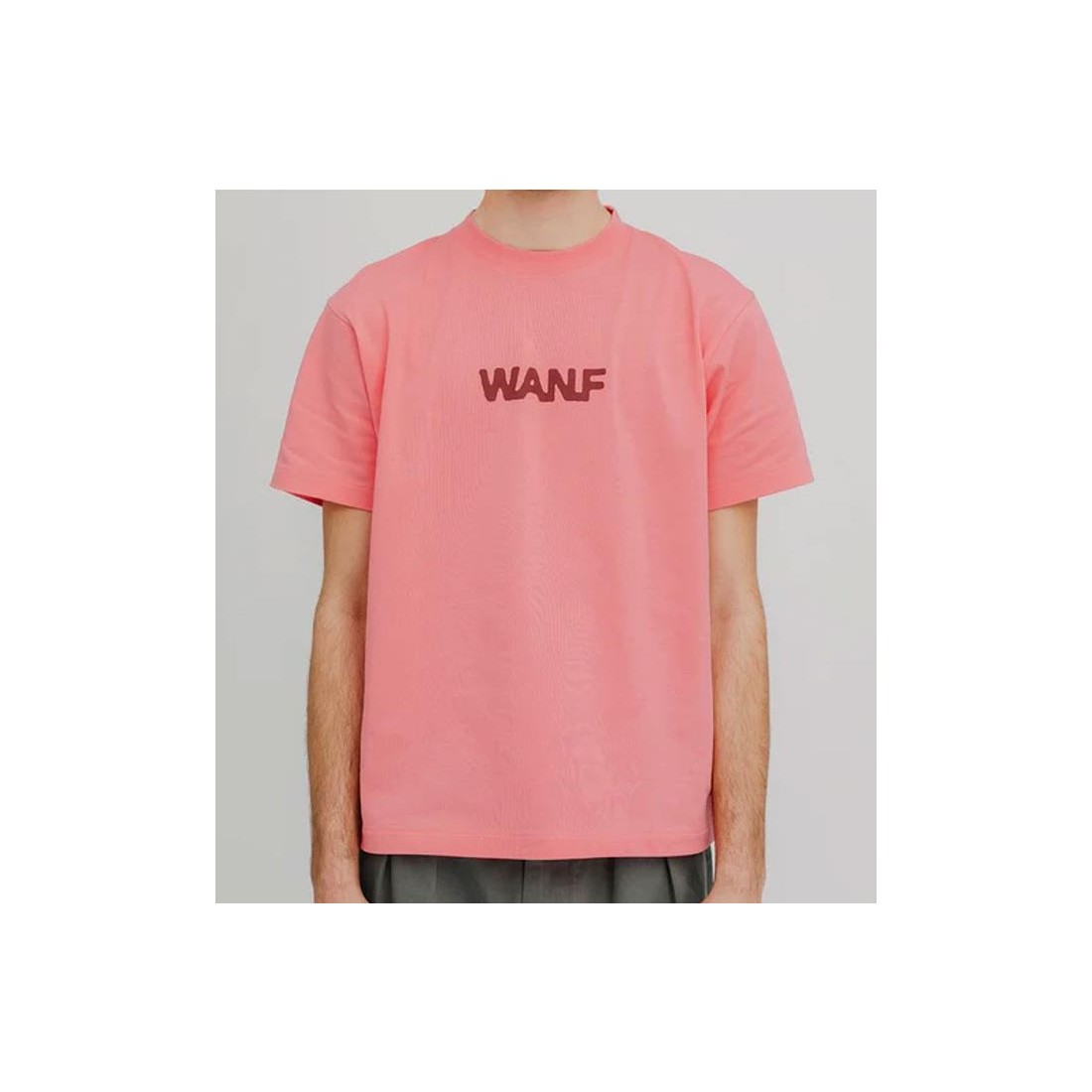 WE ARE NOT FRIENDS SEASON LOGO ROSADO