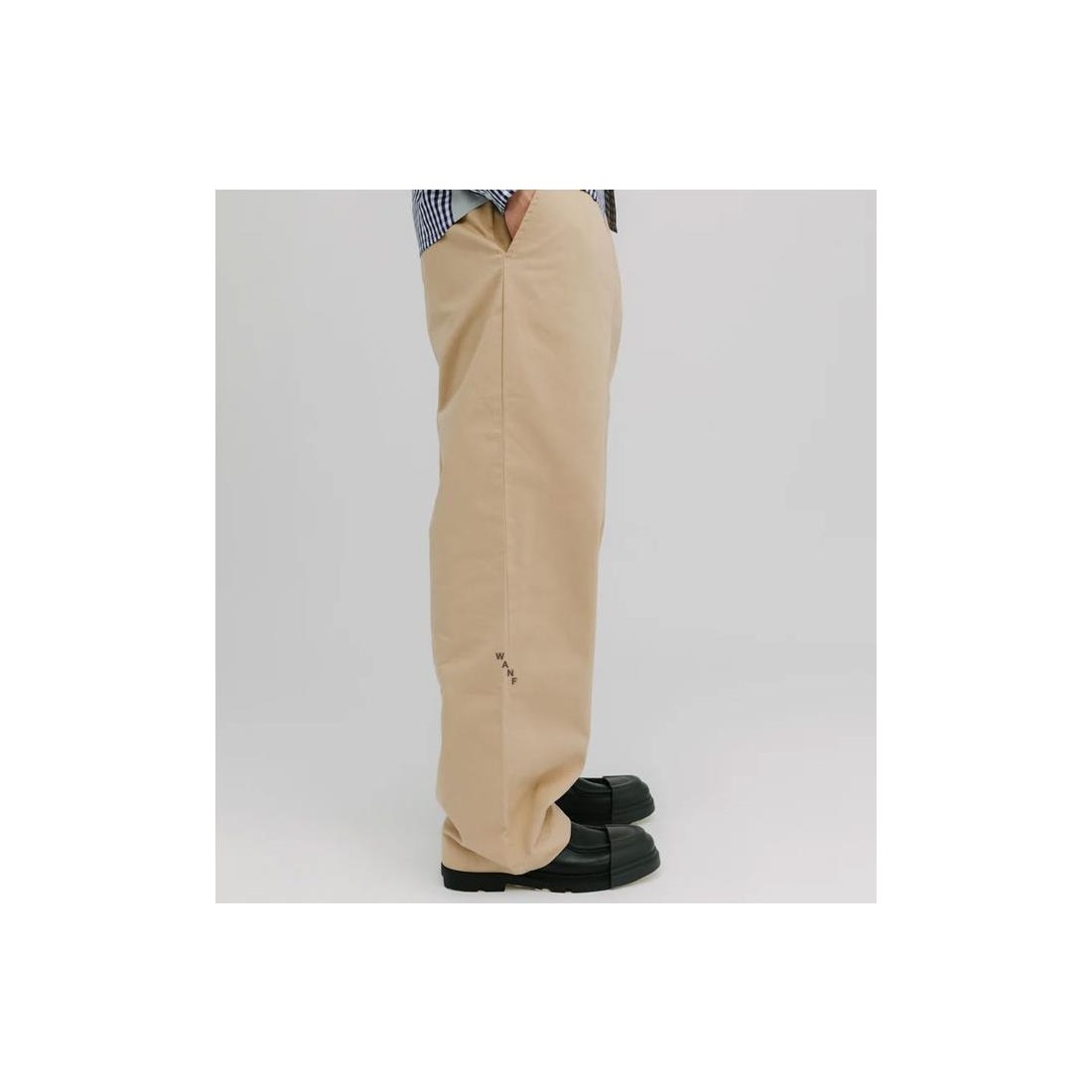 WE ARE NOT FRIENDS PLEAT CHINO BEIGE