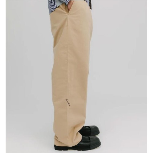 WE ARE NOT FRIENDS PLEAT CHINO BEIGE