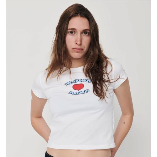 WE ARE NOT FRIENDS W LOVE CROP BLANCO