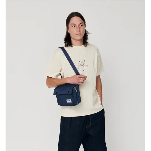WE ARE NOT FRIENDS CROSS BAG AZUL CLARO