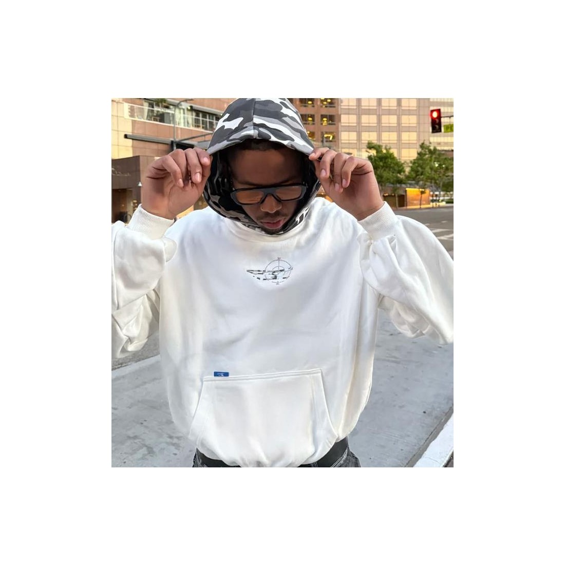 NOEMOTIONS CAMO HOODIE BLANCO