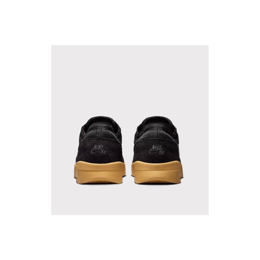 NIKE SB PS8 NEGRO