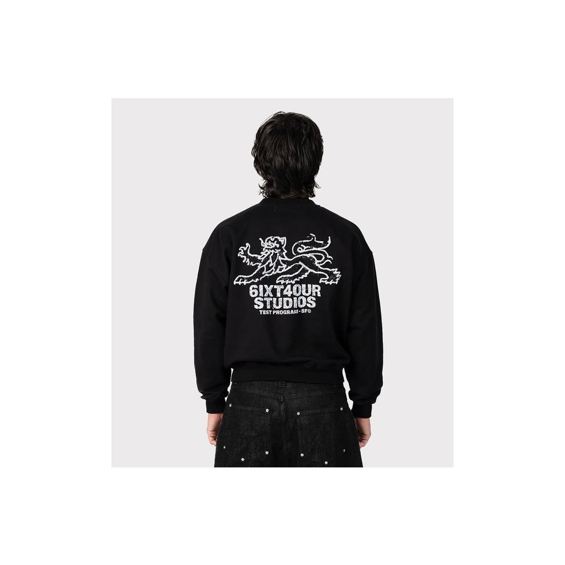 6IXT4OUR LION CREWNECK NEGRO
