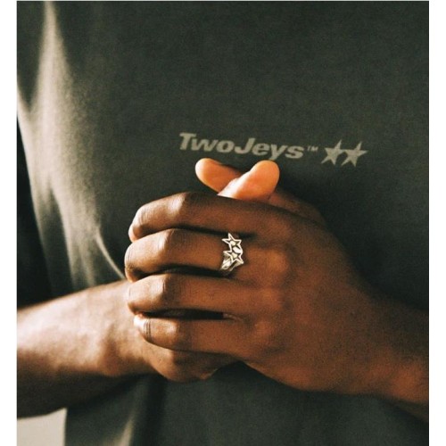 TWOJEYS TILTED ICON RING PLATA