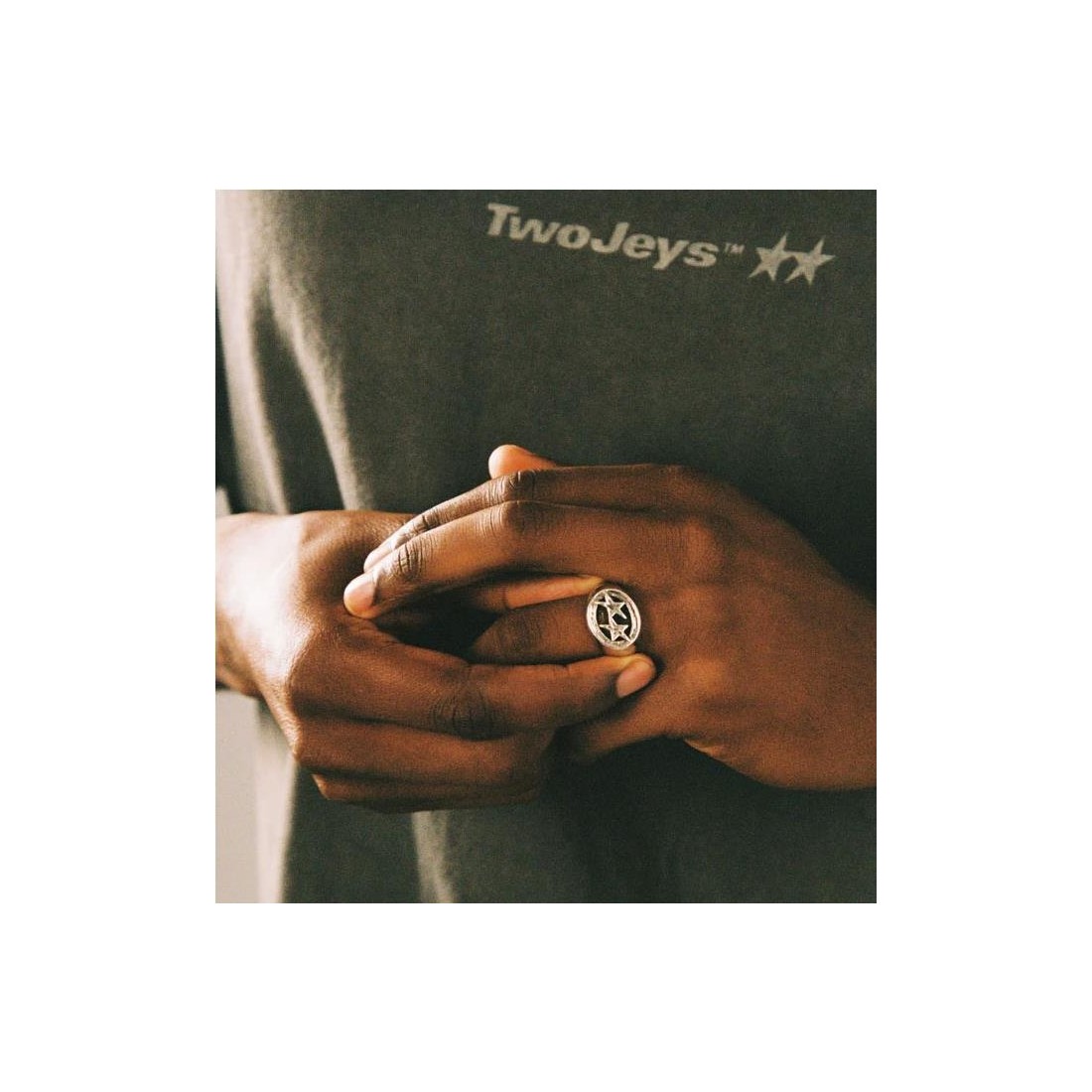 TWOJEYS ICON SIGNET RING PLATA