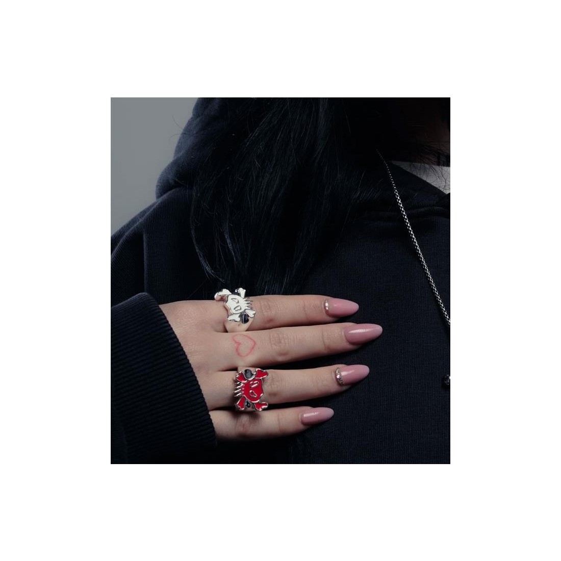 6IXT4OUR SKULL RING ROJO