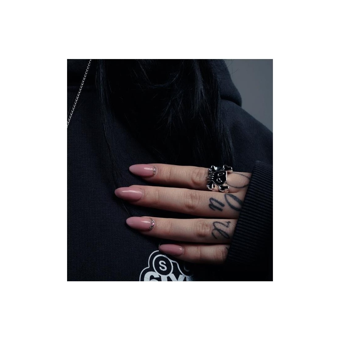 6IXT4OUR SKULL RING NEGRO