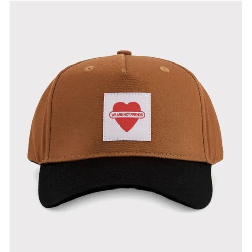 WE ARE NOT FRIENDS HEART CAP BLANCO