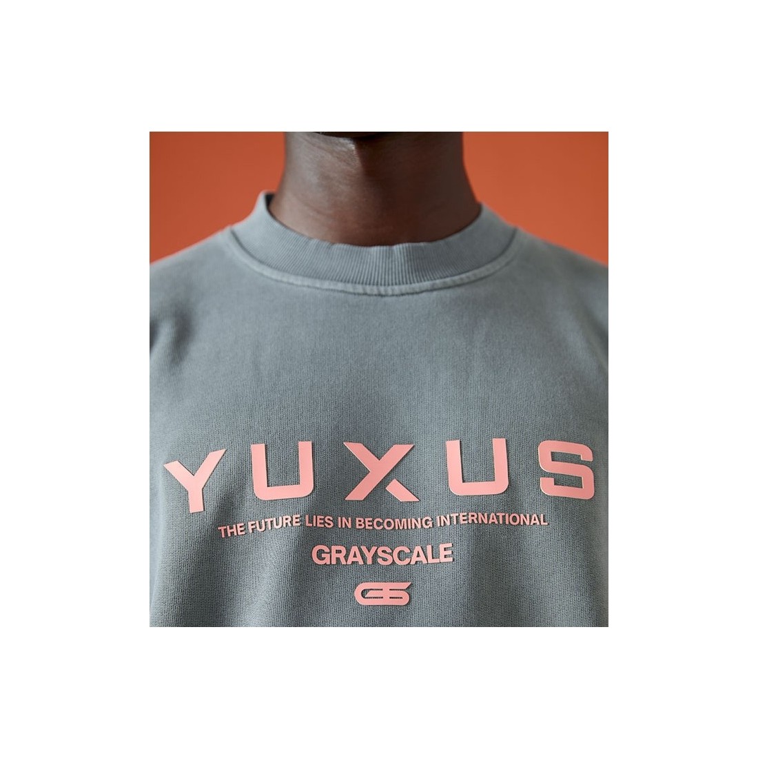 YUXUS DIM GRAYSCALE CREWNECK GRIS