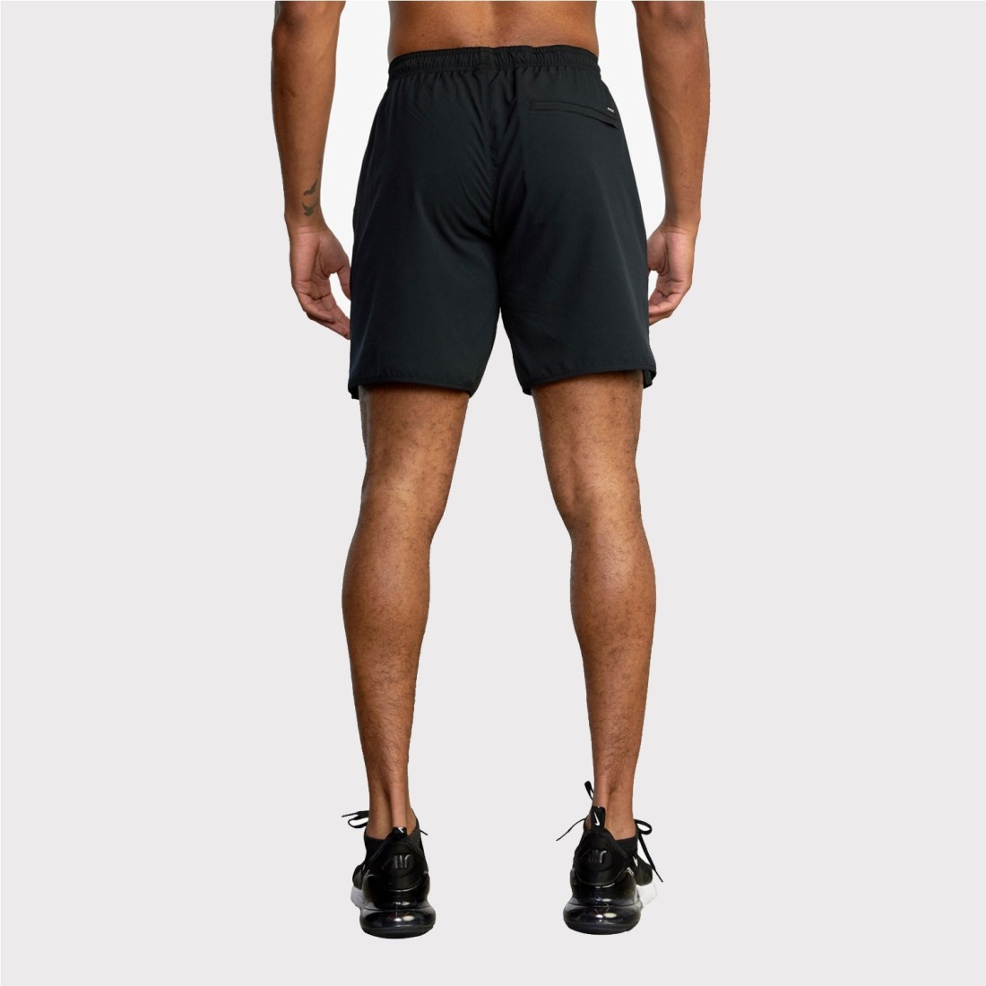 RVCA YOGGER STRETCH 17 SHORT NEGRO