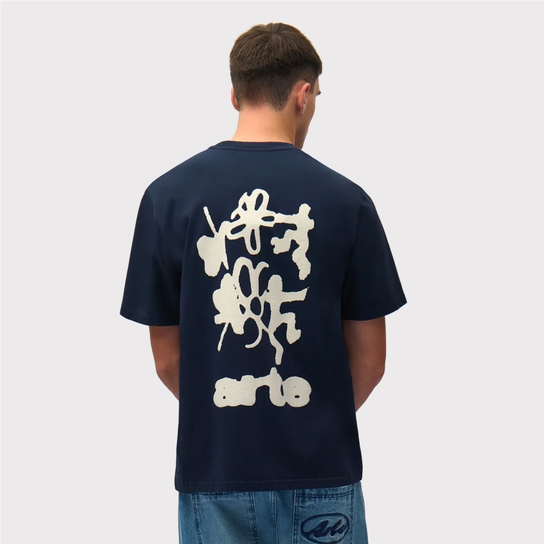 ARTE BLURRY BACK PRINT TEE AZUL OSCURO