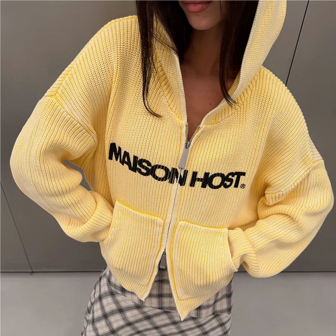 MAISON HOST ICONIC KNIT ZIPPER AMARILLO