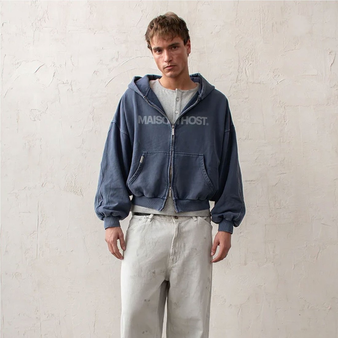 MAISON HOST ERODE ZIPPED HOOD AZUL OSCURO