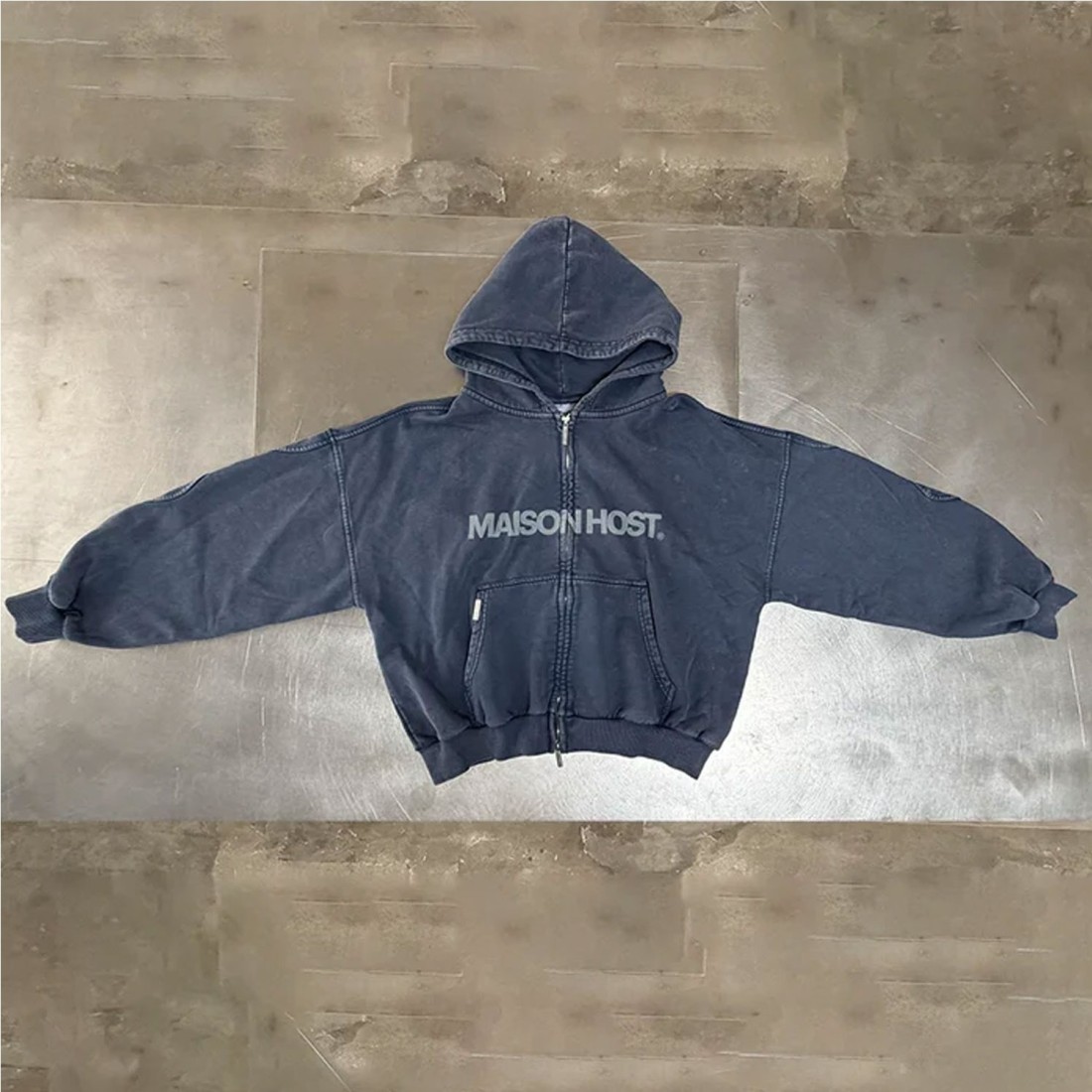 MAISON HOST ERODE ZIPPED HOOD AZUL OSCURO