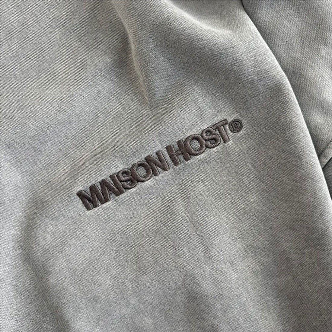 MAISON HOST ERODE ZIPPED HOOD GRIS