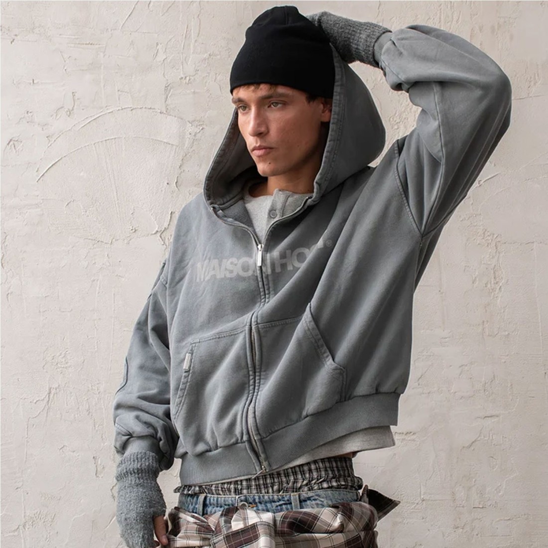 MAISON HOST ERODE ZIPPED HOOD GRIS OSCURO
