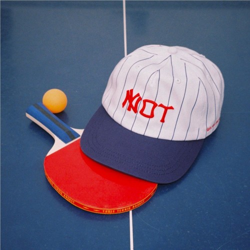 WE ARE NOT FRIENDS MAJOR HAT GRIS