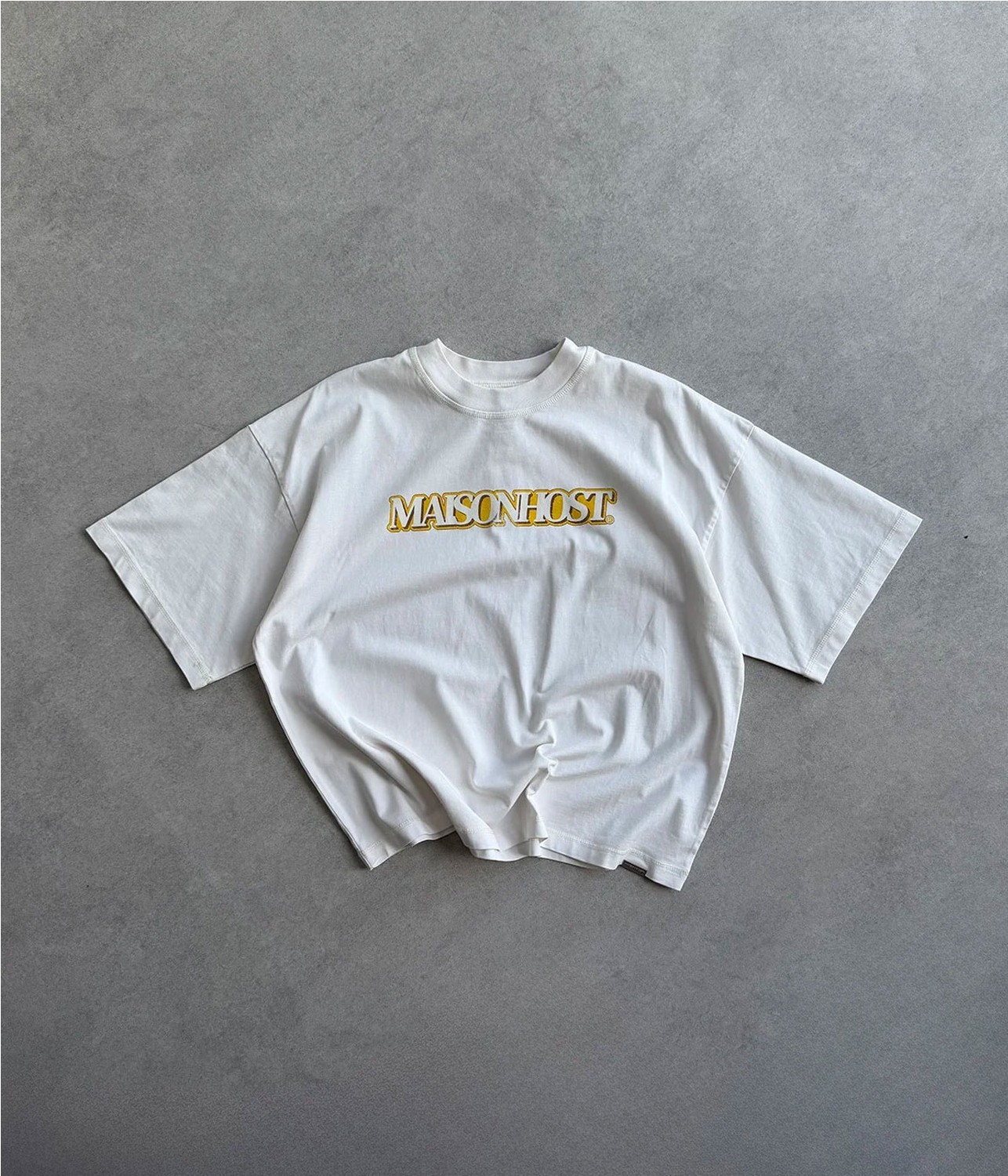 MAISON HOST RETRO LETTERNG TEE