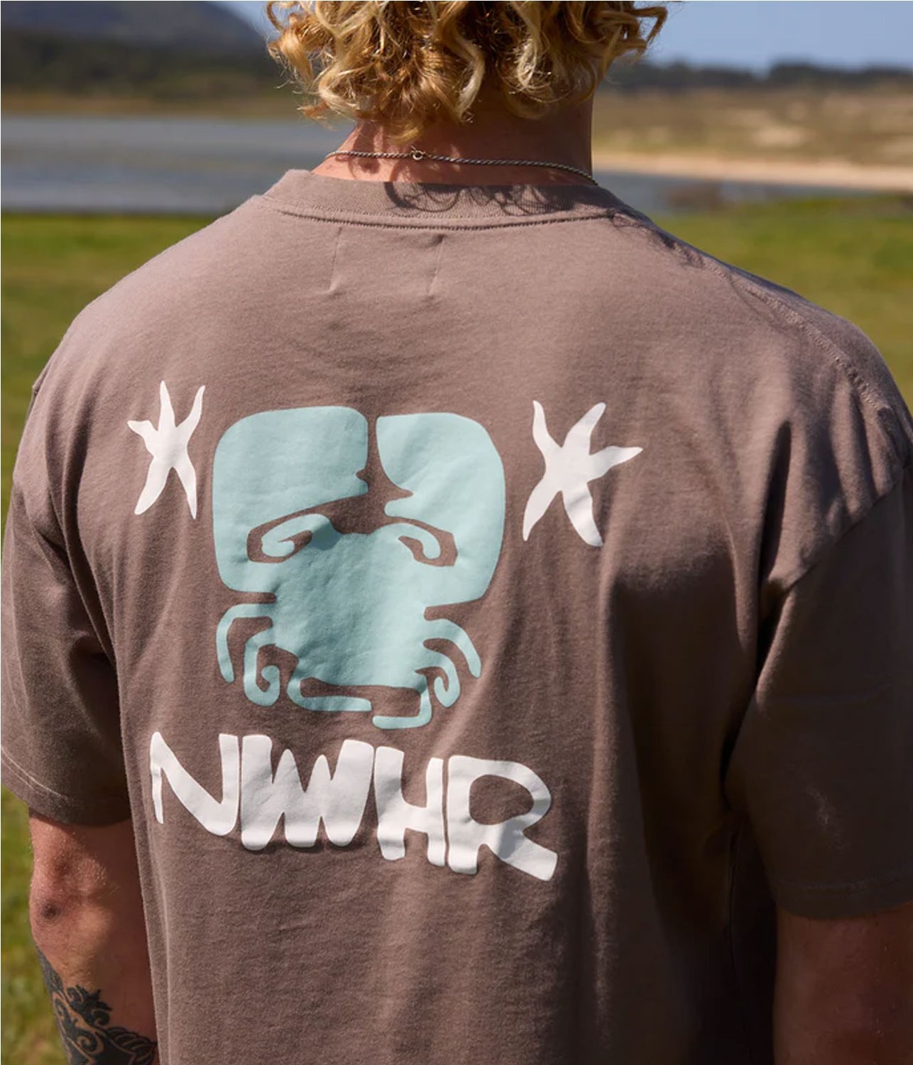 NWHR ENTRE AS PEDRAS TEE