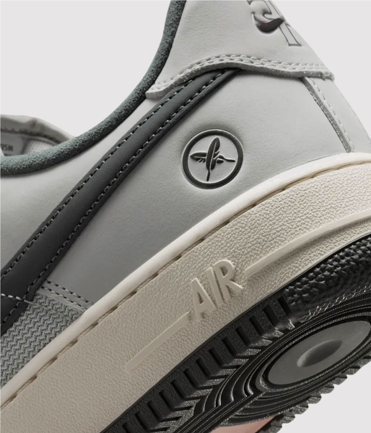 NIKE SB AIR FORCE 1 YUTO