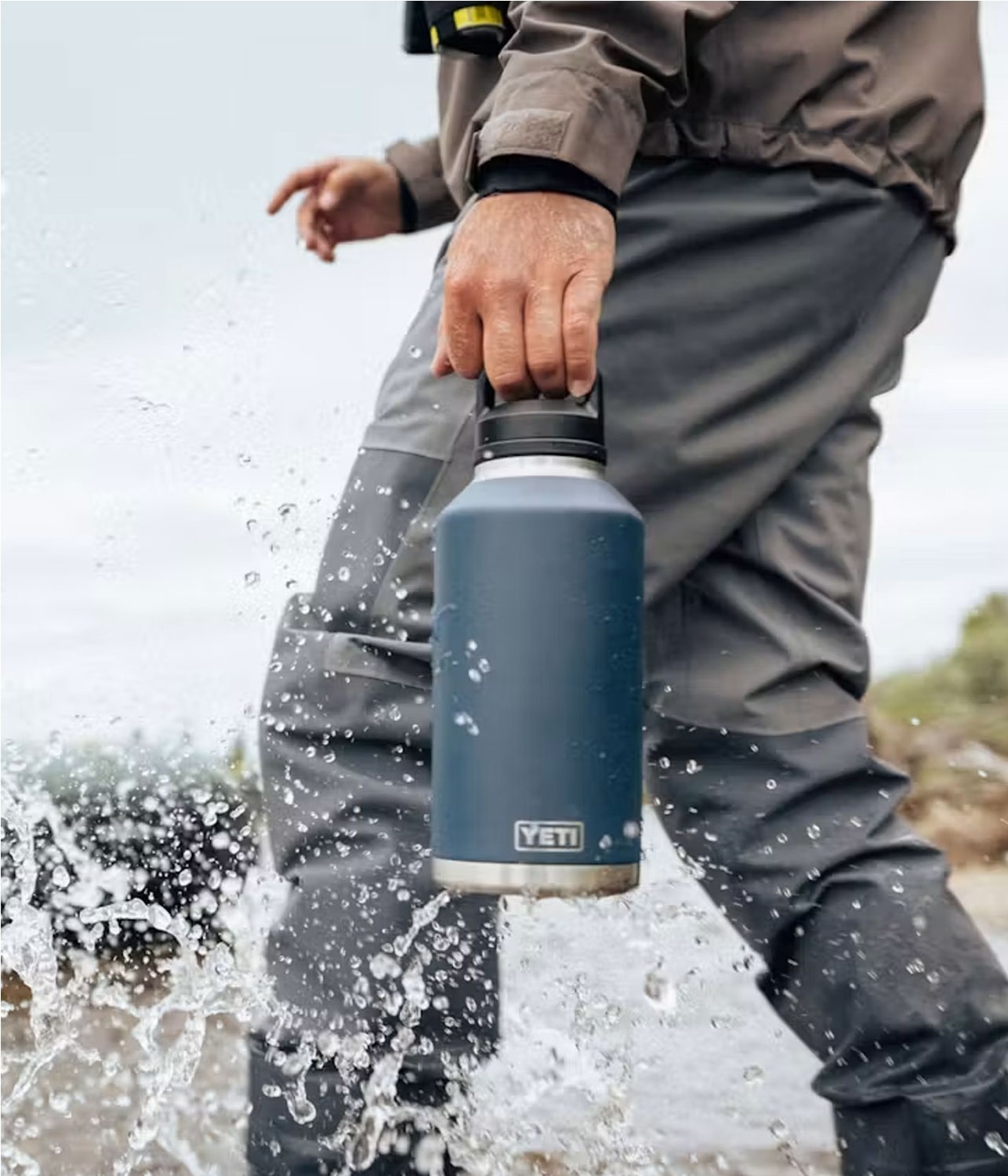 YETI RAMBLER BOTTLE CHUG 64 OZ