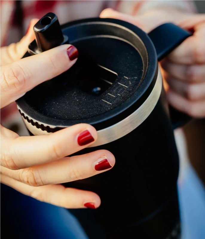 YETI RAMBLER TRAVEL STRAW LID 2