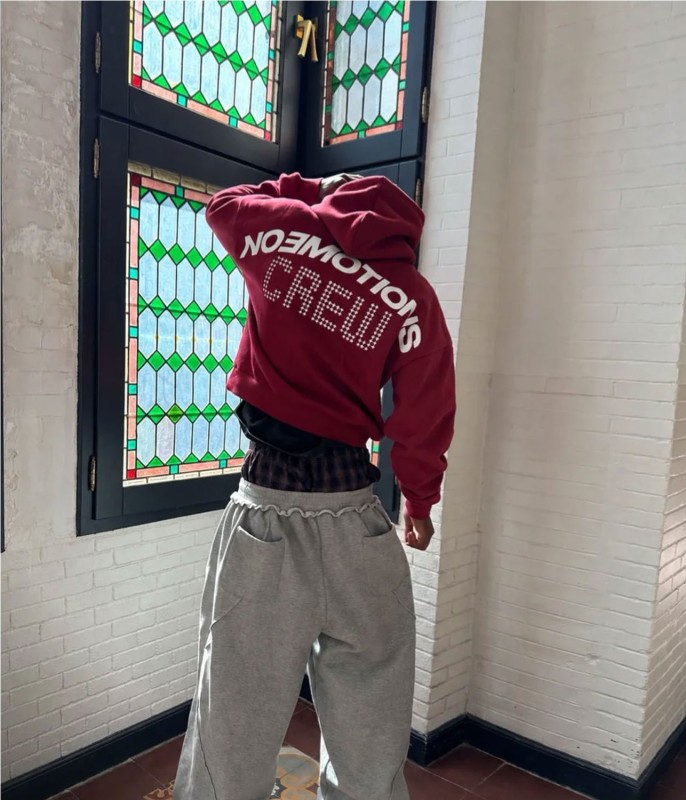 NOEMOTIONS CREW HOODIE